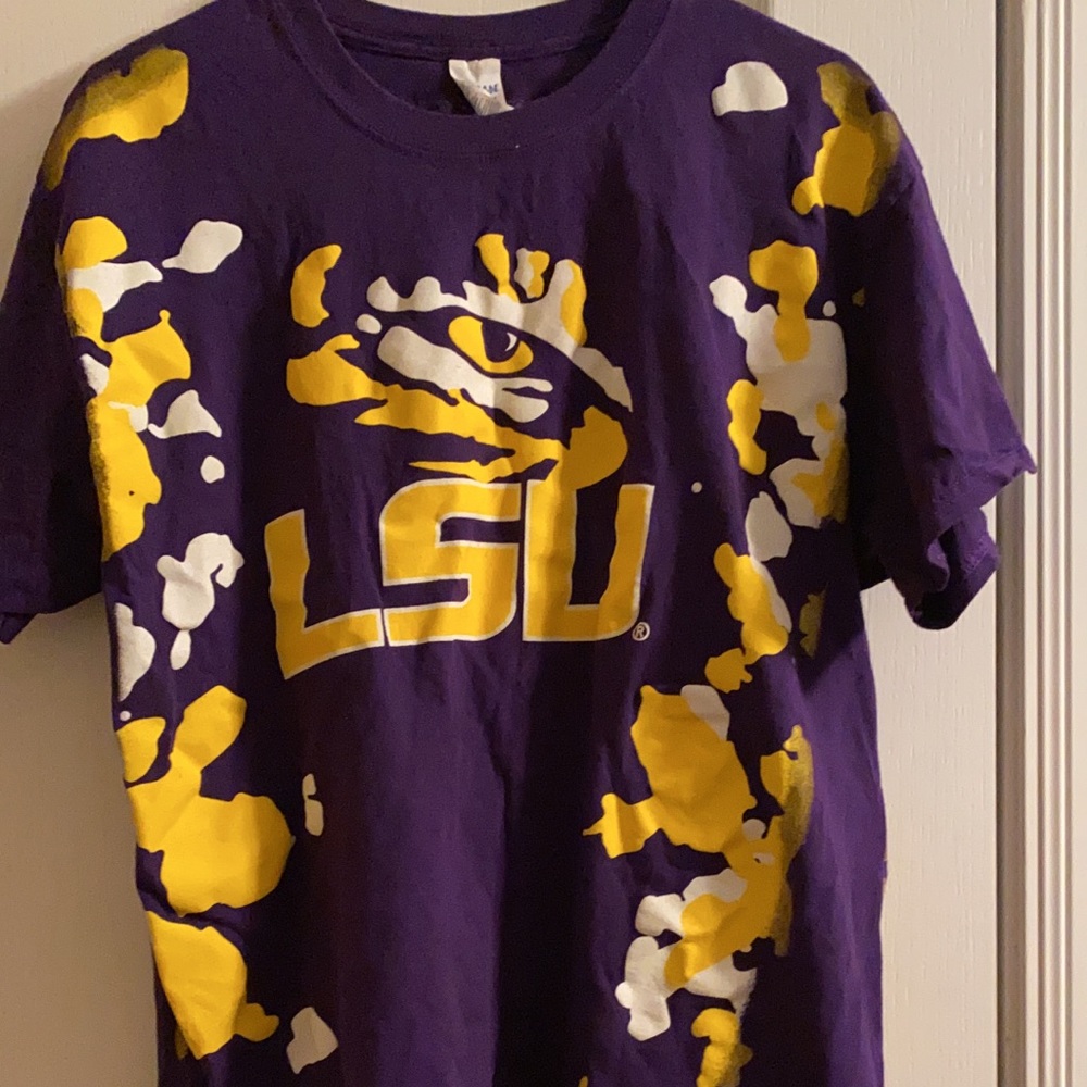 Women’s LSU shirt
